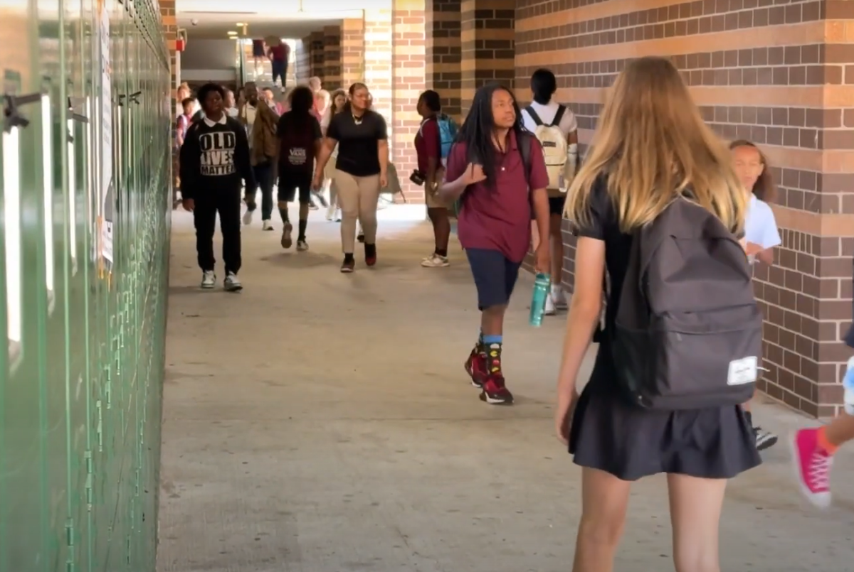 JHop scholars walk the halls to their new classrooms.