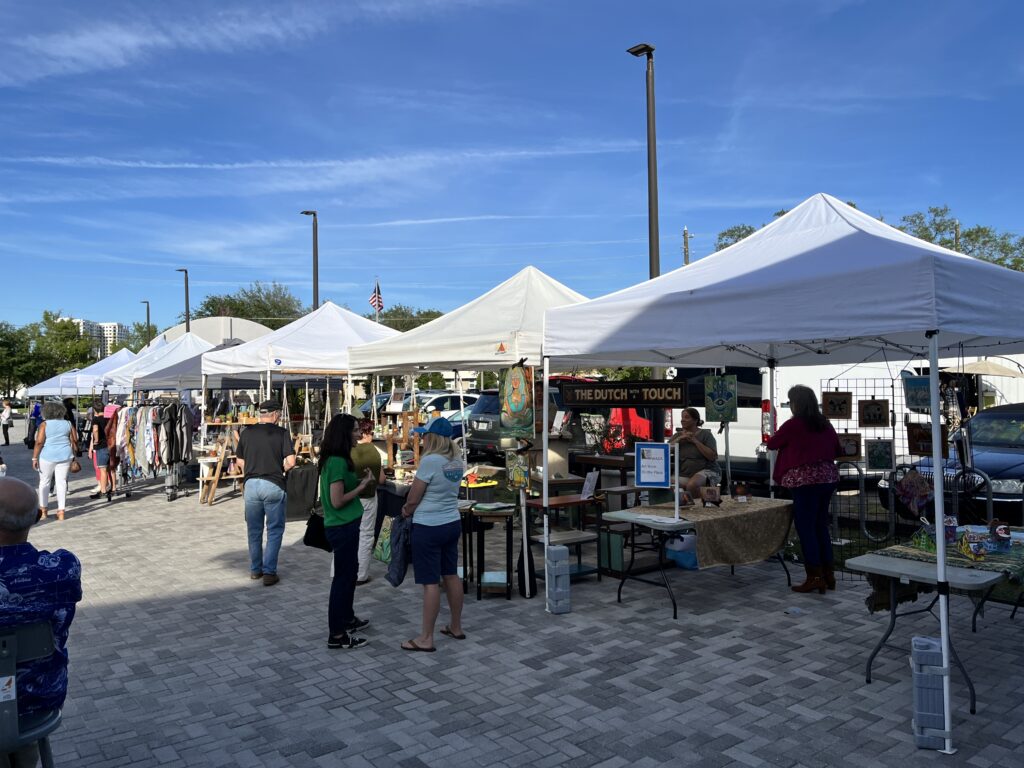 Find a cool holiday gift at the Second Saturday ArtWalk in St. Pete. Photo via Warehouse Arts District.